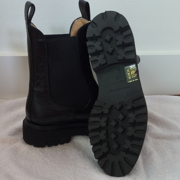 Dear Frances Tony Black Leather Ankle Chelsea Boots, Size 37 - Picture 9 of 11